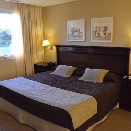 Howard Johnson Resort Spa & Convention Center Villa de Merlo Екстер'єр фото