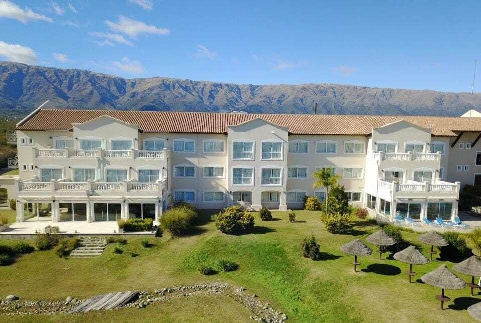 Howard Johnson Resort Spa & Convention Center Villa de Merlo Екстер'єр фото