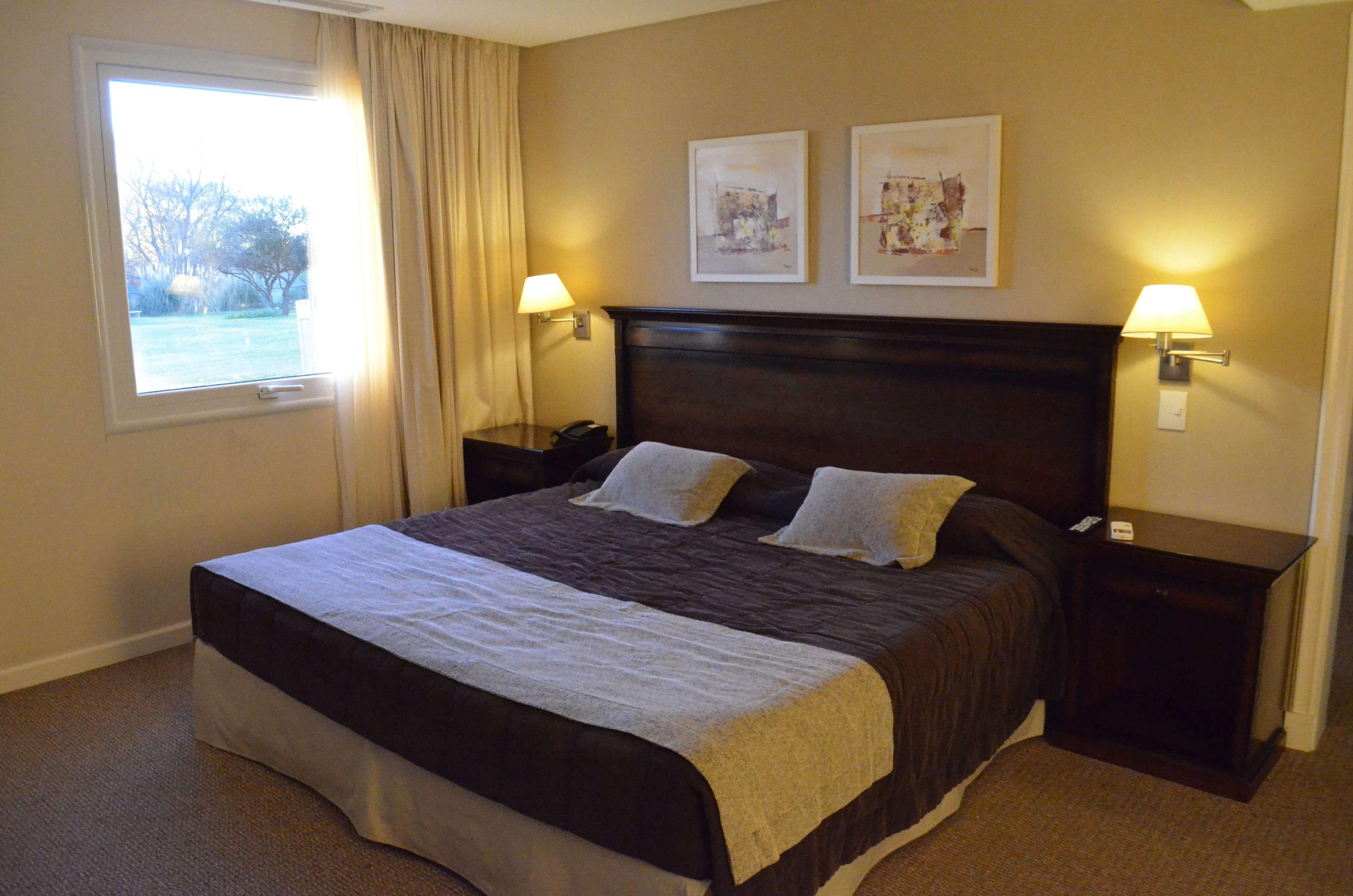 Howard Johnson Resort Spa & Convention Center Villa de Merlo Екстер'єр фото