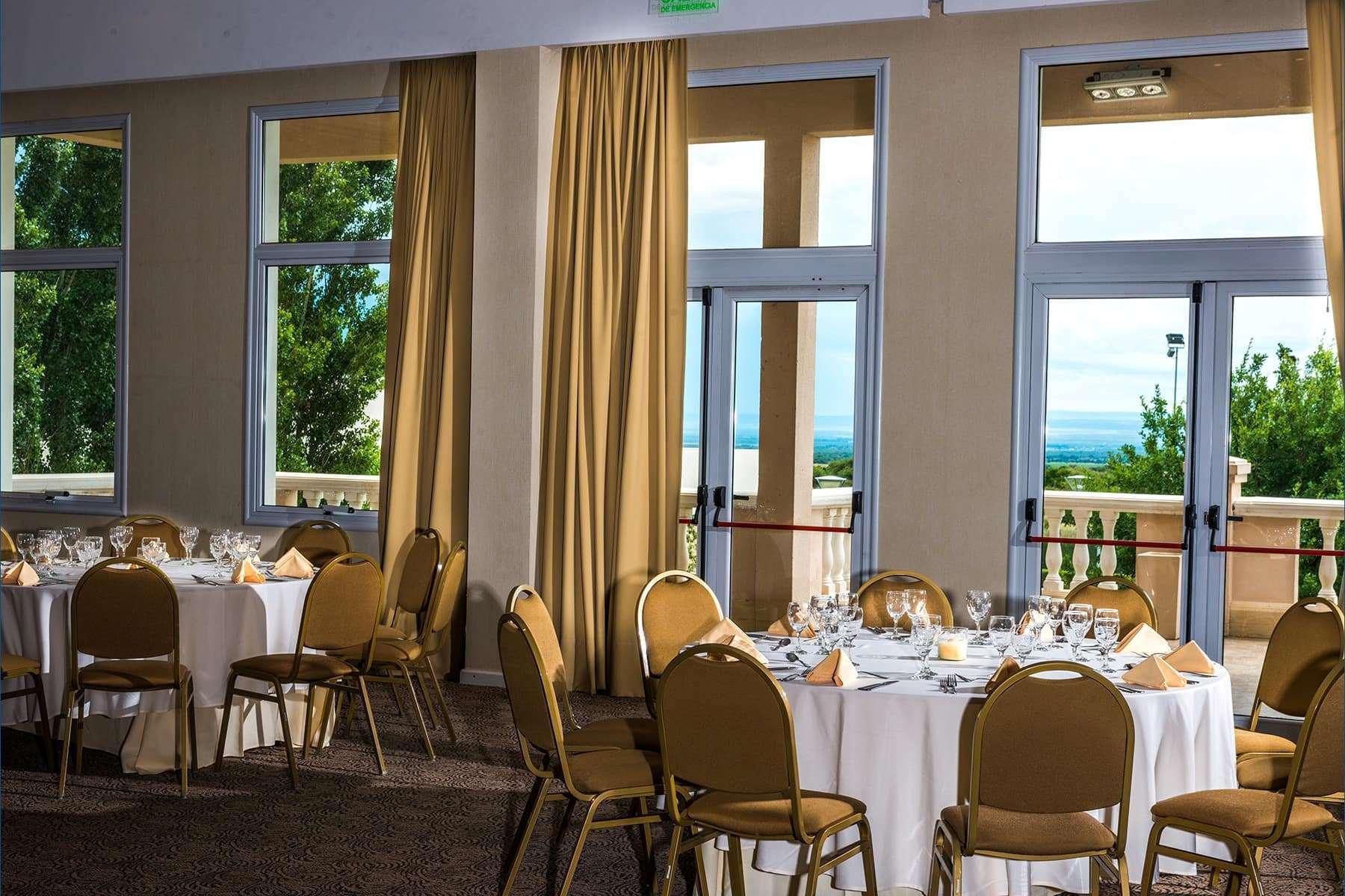Howard Johnson Resort Spa & Convention Center Villa de Merlo Екстер'єр фото