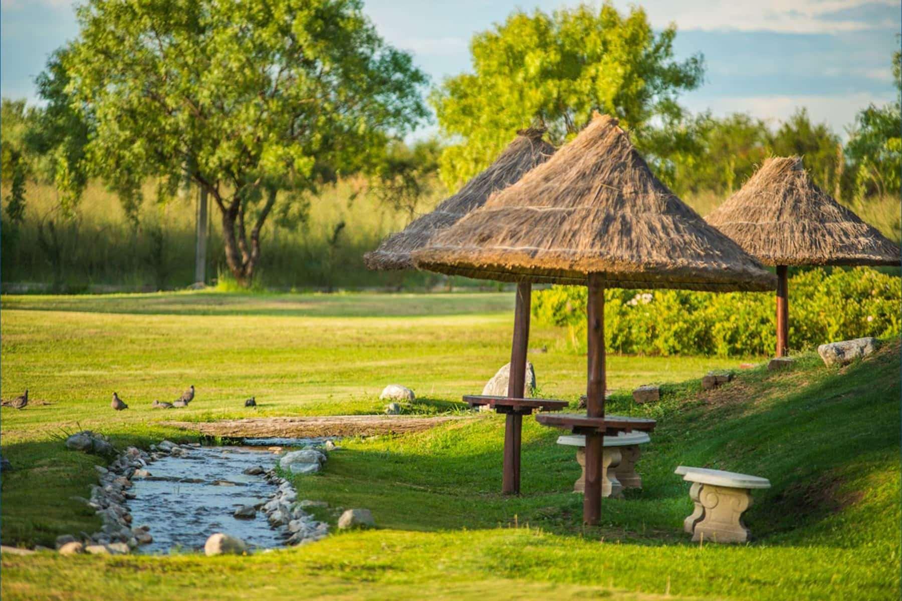 Howard Johnson Resort Spa & Convention Center Villa de Merlo Екстер'єр фото