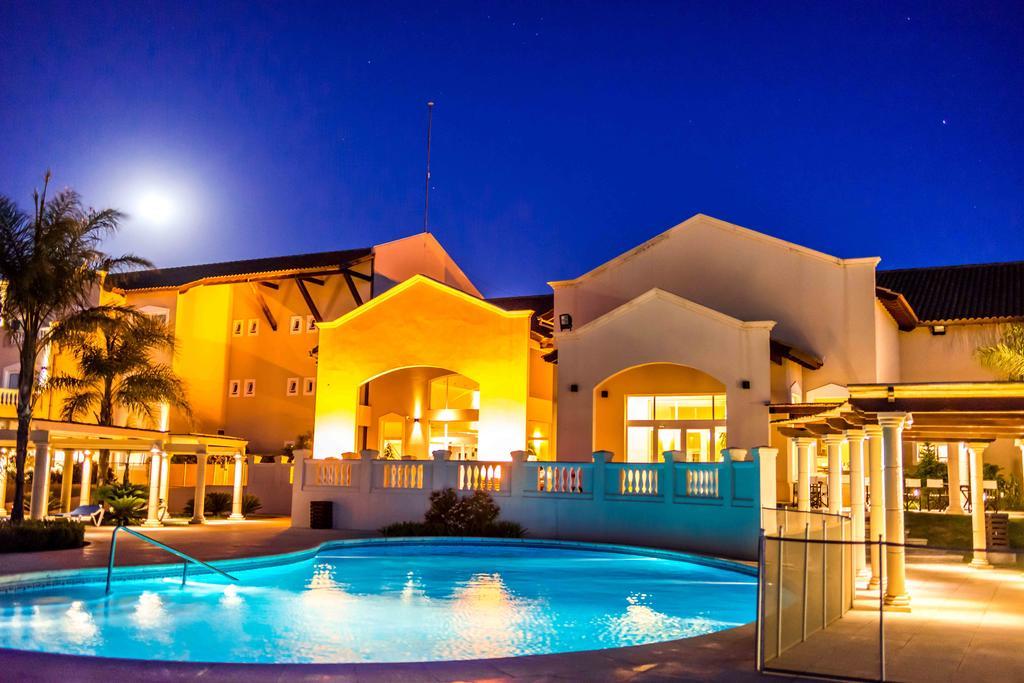 Howard Johnson Resort Spa & Convention Center Villa de Merlo Екстер'єр фото