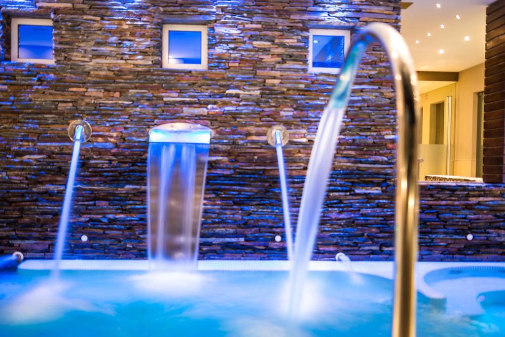 Howard Johnson Resort Spa & Convention Center Villa de Merlo Екстер'єр фото