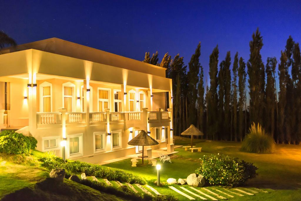 Howard Johnson Resort Spa & Convention Center Villa de Merlo Екстер'єр фото