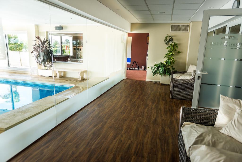 Howard Johnson Resort Spa & Convention Center Villa de Merlo Екстер'єр фото