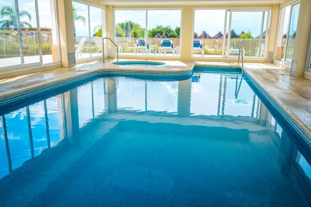 Howard Johnson Resort Spa & Convention Center Villa de Merlo Екстер'єр фото