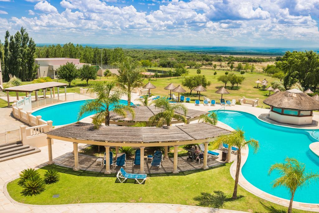 Howard Johnson Resort Spa & Convention Center Villa de Merlo Екстер'єр фото