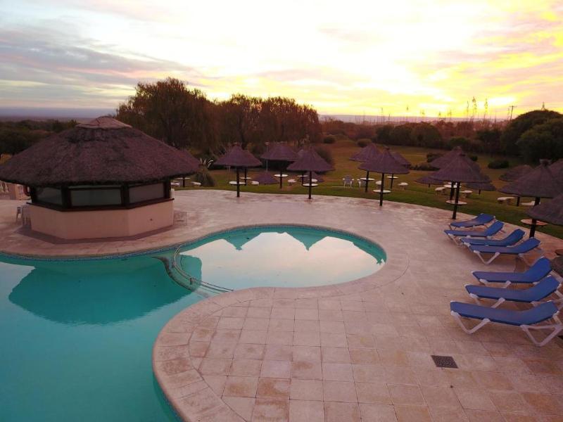 Howard Johnson Resort Spa & Convention Center Villa de Merlo Екстер'єр фото