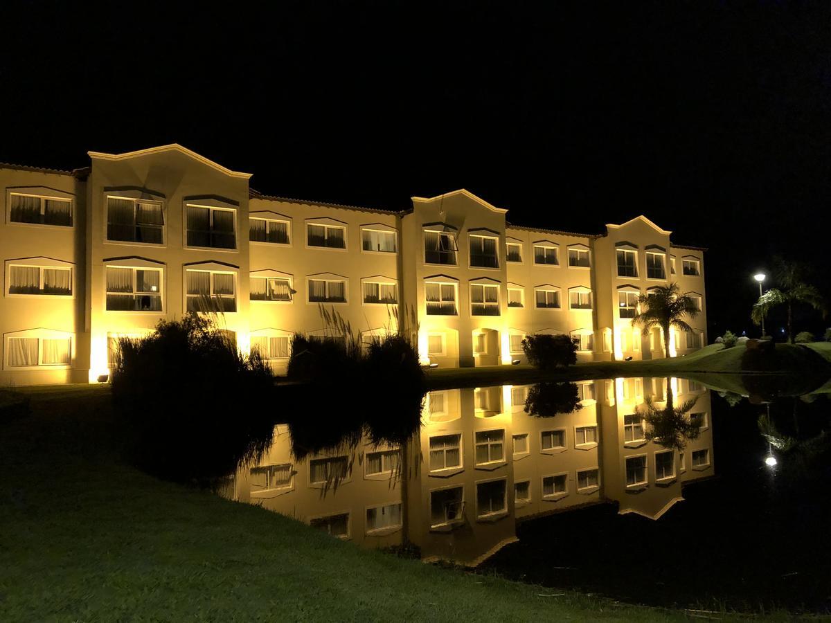 Howard Johnson Resort Spa & Convention Center Villa de Merlo Екстер'єр фото