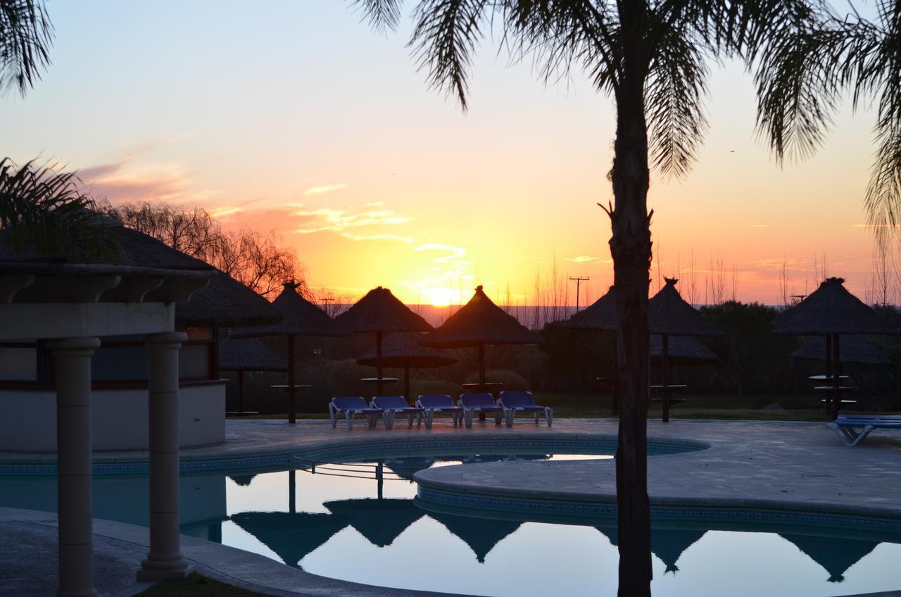 Howard Johnson Resort Spa & Convention Center Villa de Merlo Екстер'єр фото