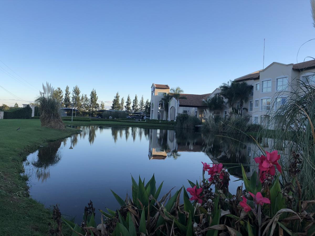 Howard Johnson Resort Spa & Convention Center Villa de Merlo Екстер'єр фото