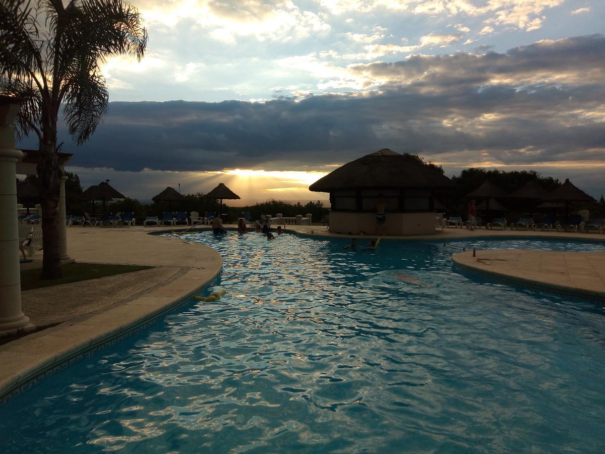 Howard Johnson Resort Spa & Convention Center Villa de Merlo Екстер'єр фото