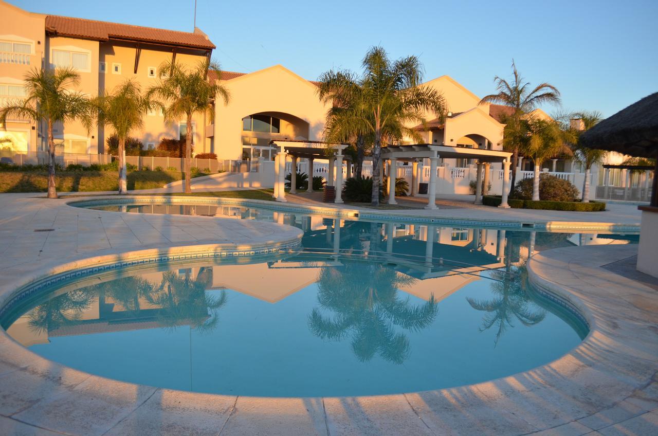 Howard Johnson Resort Spa & Convention Center Villa de Merlo Екстер'єр фото