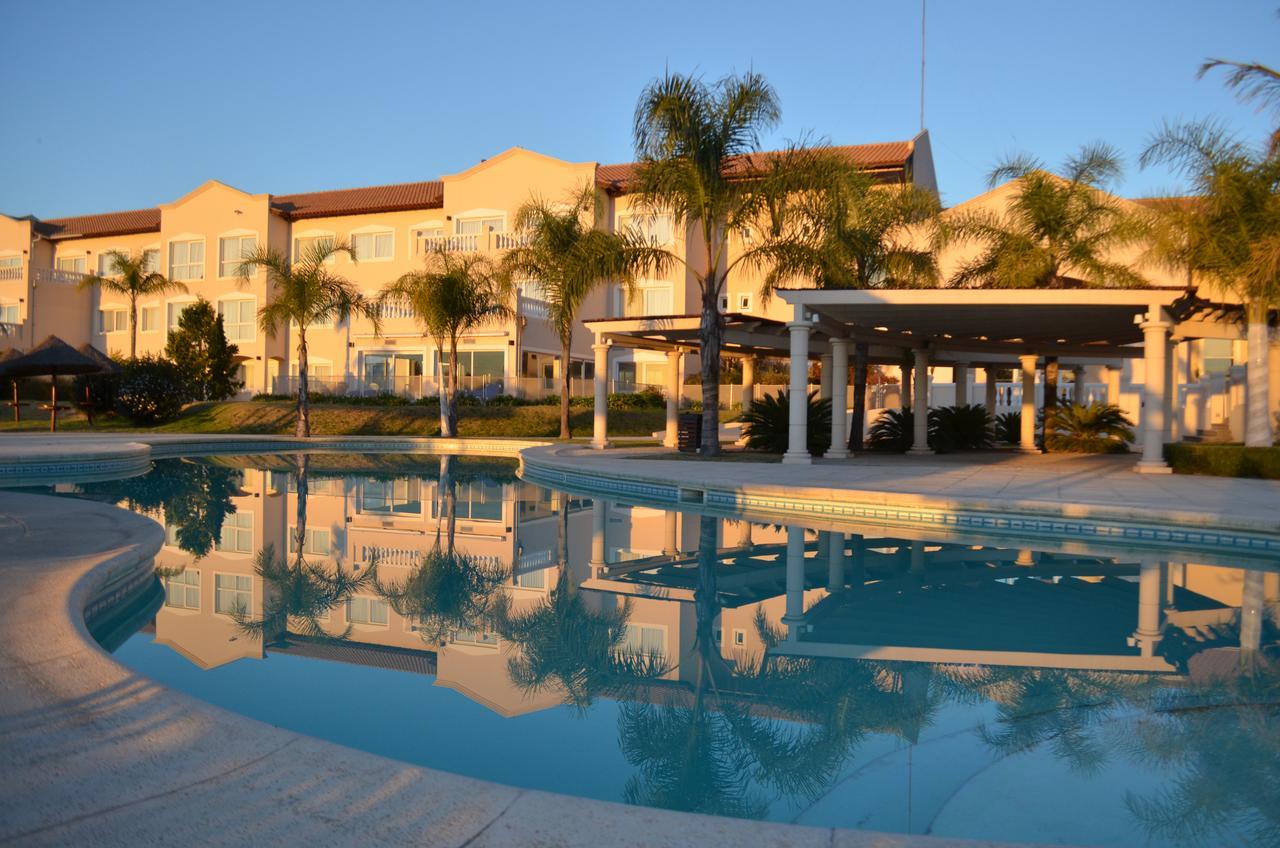 Howard Johnson Resort Spa & Convention Center Villa de Merlo Екстер'єр фото